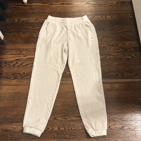 Alo Waffle Weekend Escape Ivory Joggers - Picture 3 of 4